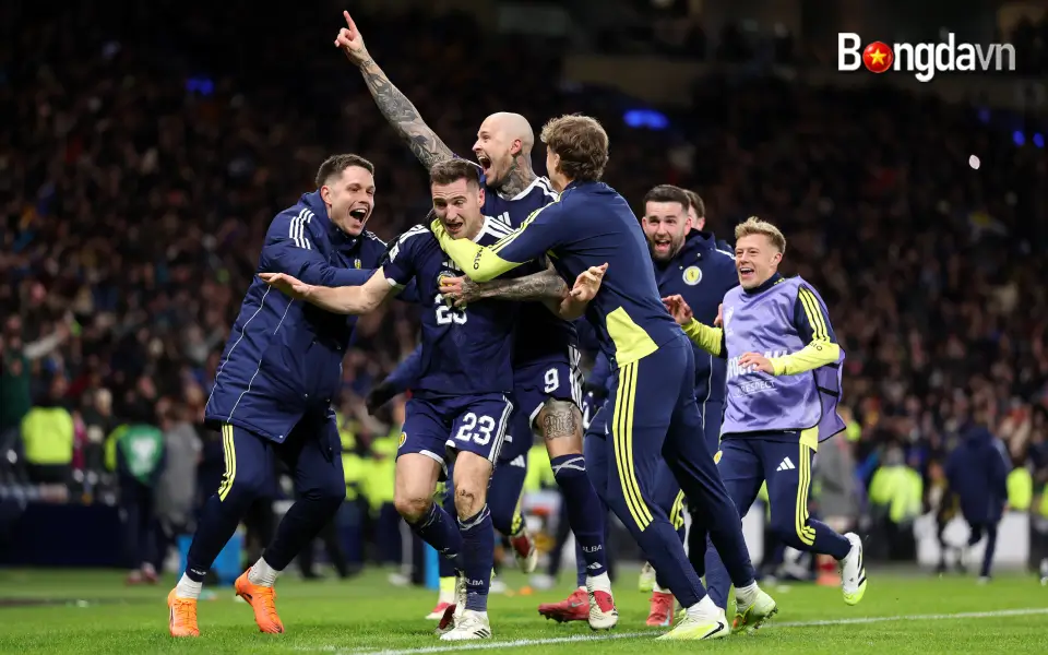 Người cũ MU tái hiện siêu phẩm của Ronaldo, giúp Scotland dự World Cup 2 Scotland denmark