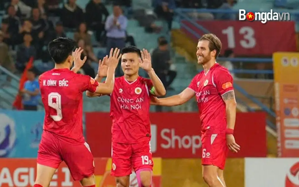 CLB CAHN khiến bóng đá Trung Quốc thảm bại châu Á 2 CAHN thắng 2-1 với 2 bàn thắng của đình bắc và stefan mauk