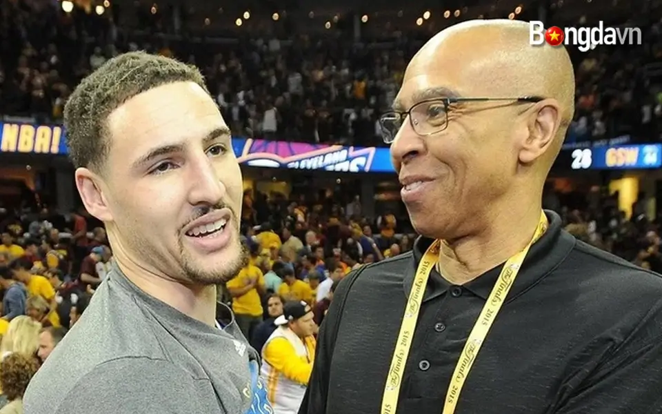 Cha con nhà Thompson