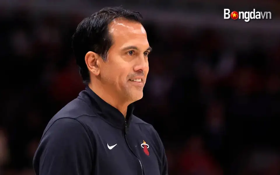 Chiến thắng thứ 800 khiến HLV Heat Spoelstra ướt đẫm mồ hôi