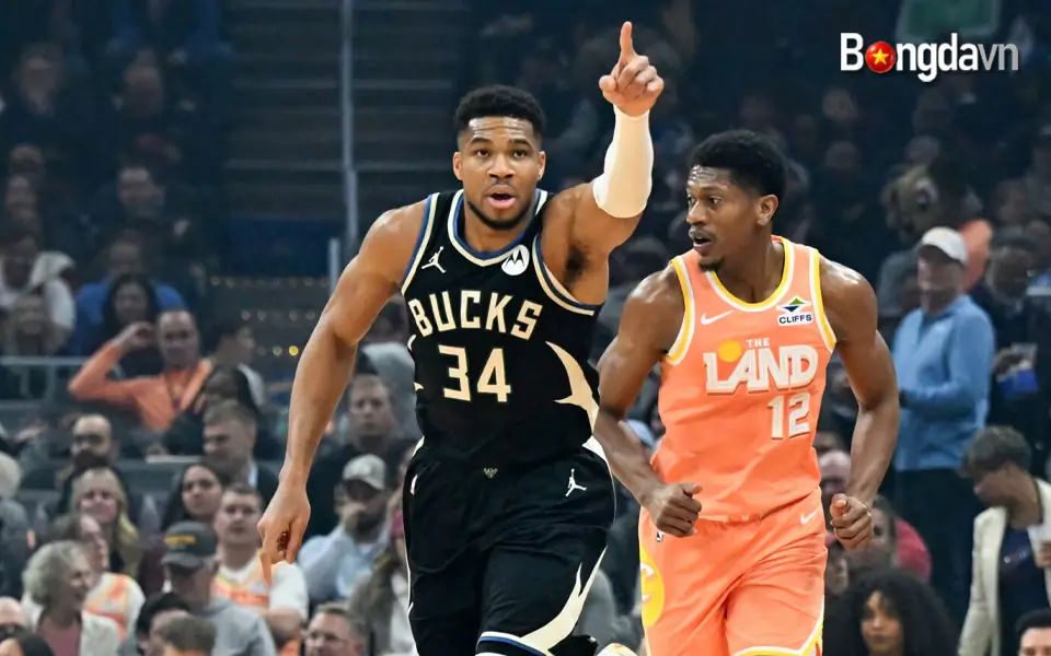 Giannis Antetokounmpo sẽ vắng mặt 2 tuần vì chấn thương háng 2 Giannis Antetokounmpo đạt trung bình 31,2 điểm, 10,8 bật bóng và 6,8 kiến tạo trong mùa này