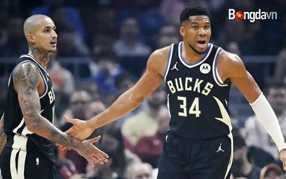 Giannis Antetokounmpo chấn thương - Trọng tài từ chối còi? 3 Giannis thường xuyên chịu những va chạm mạnh mà phần lớn bị bỏ qua
