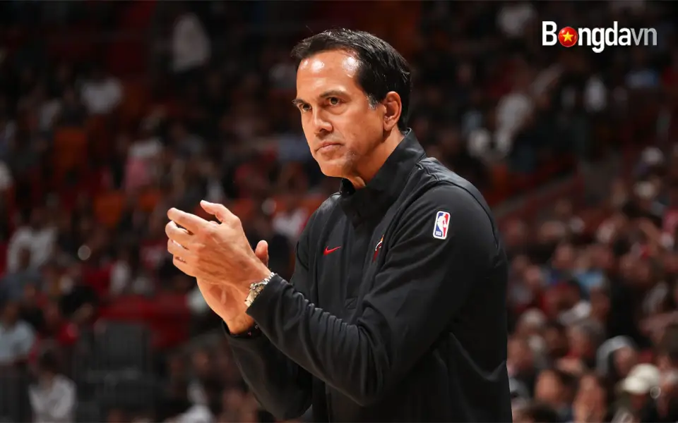 Heat đánh bại Bucks với tỷ số 106-103, giúp huấn luyện viên Erik Spoelstra giành được chiến thắng thứ 800 trong sự nghiệp