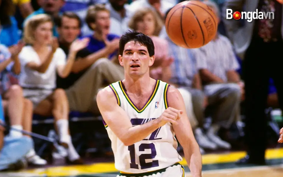 Top 5 Hậu vệ dẫn bóng NBA xuất sắc nhất mọi thời đại 7 John Stockton Hậu vệ dẫn bóng NBA