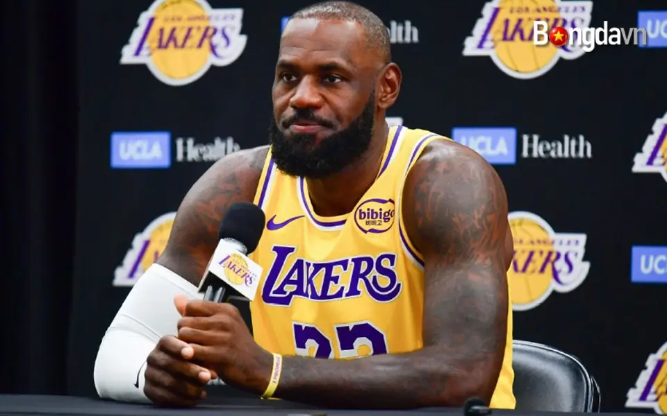 LeBron James được phép tập luyện va chạm