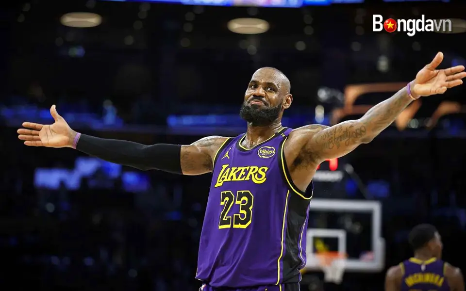 LeBron James bị ném đá vì quảng cáo mới nhất cùng Nike 4 LeBron James là cầu thủ xuất sắc và cũng là một trong những cầu thủ bị ghét nhất NBA