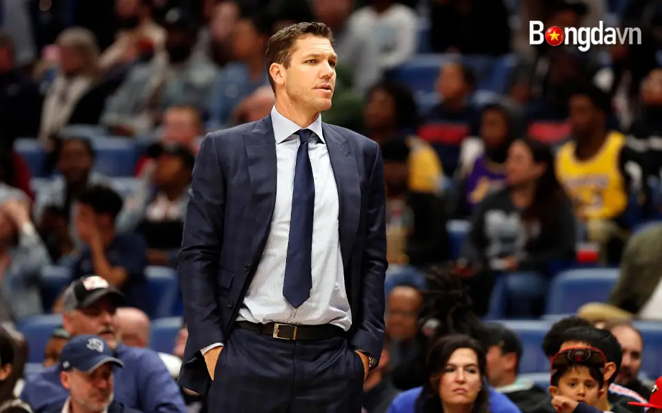 Luke Walton đang giữ vai trò là HLV trưởng của đội Sacramento Kings