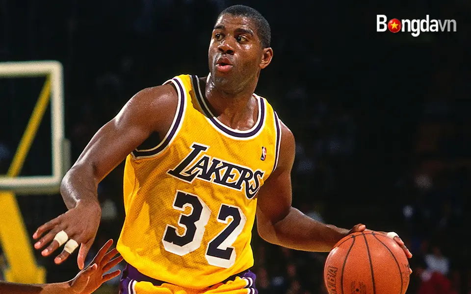 Top 5 Hậu vệ dẫn bóng NBA xuất sắc nhất mọi thời đại 10 Magic Johnson Hậu vệ dẫn bóng NBA