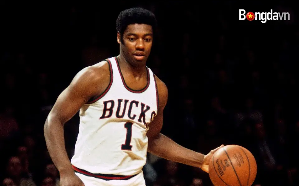 Top 5 Hậu vệ dẫn bóng NBA xuất sắc nhất mọi thời đại 8 Oscar Robertson Hậu vệ dẫn bóng NBA