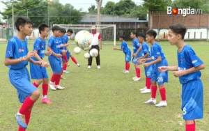 Sai lầm 'chọn cầu thủ đá hay từ nhỏ' của bóng đá Việt