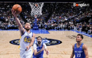 Stephen Curry đứng thứ 22 danh sách ghi điểm mọi thời đại