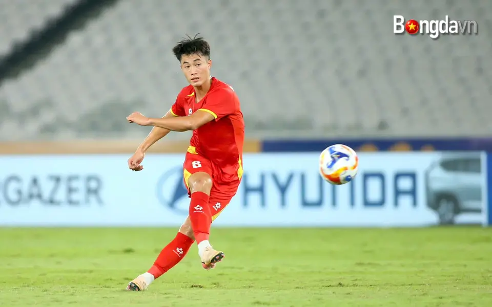 Tiền vệ sáng tạo nguyễn văn trường bị chấn thương tại panda cup 2025