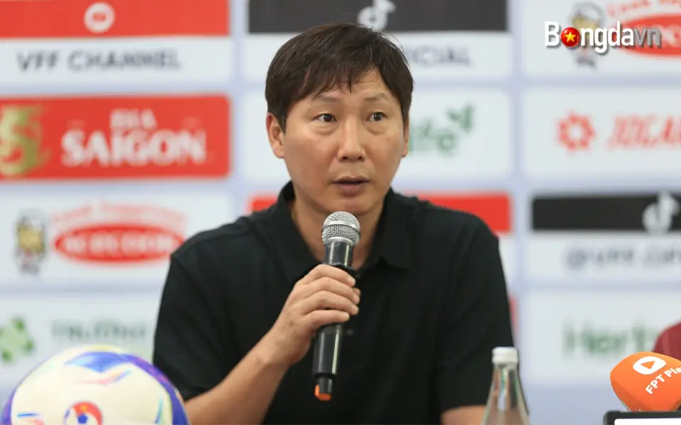 HLV Kim Sang-sik cùng học trò quyết tâm vô địch SEA Games 33