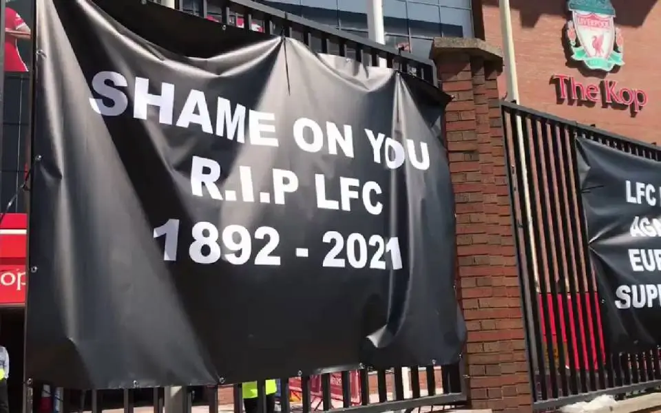 Champions League - Mỏ Vàng Mới cho các CLB Bóng Đá 2 Liverpool bieu tinh