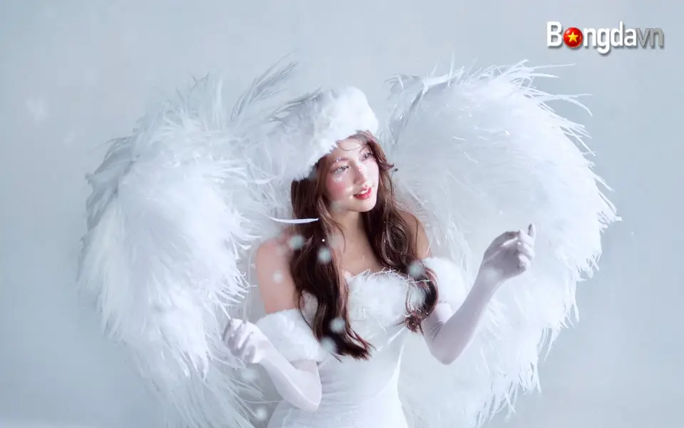 Babyboo hoá thân thành Thiên thần mùa Giáng Sinh