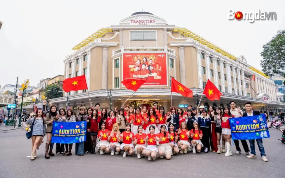 Các bạn trẻ tham gia cổ động đội tuyển Audition Việt Nam