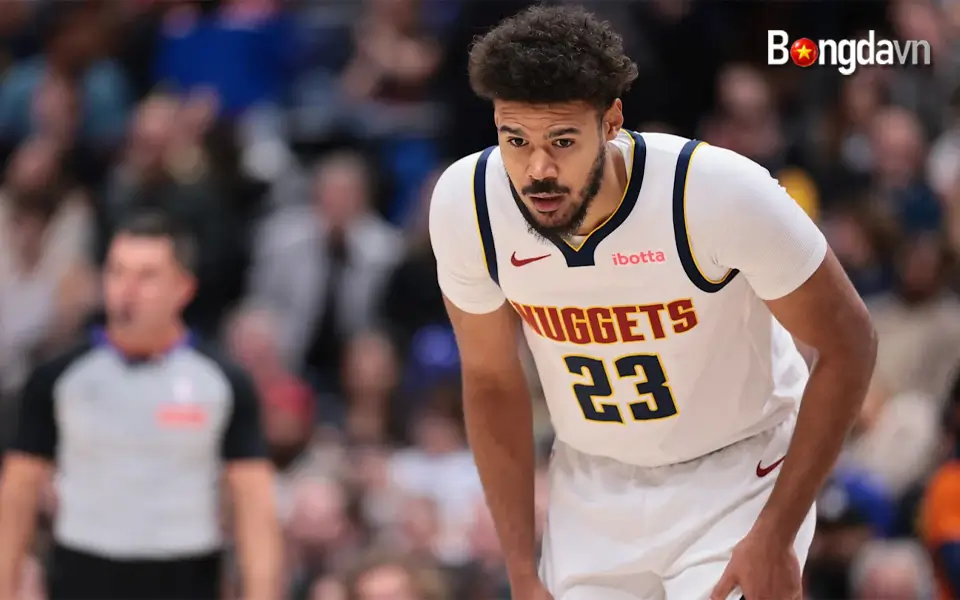 Cameron Johnson bị chấn thương ngay đầu hiệp bốn trong trận thua 131-130 của Denver trước Dallas vào tối thứ Ba