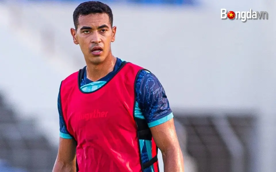 Gustavo Santos (Đỗ Phi Long) sinh1995, là người Brazil có chiều cao 1m95