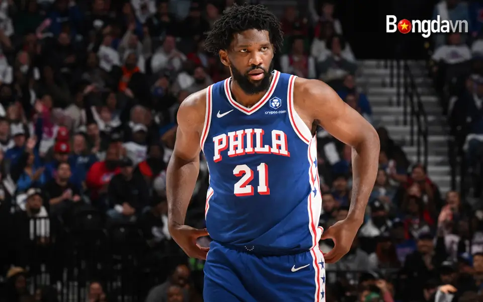 Joel Embiid trở lại sau khi vắng mặt vì đau đầu gối phải