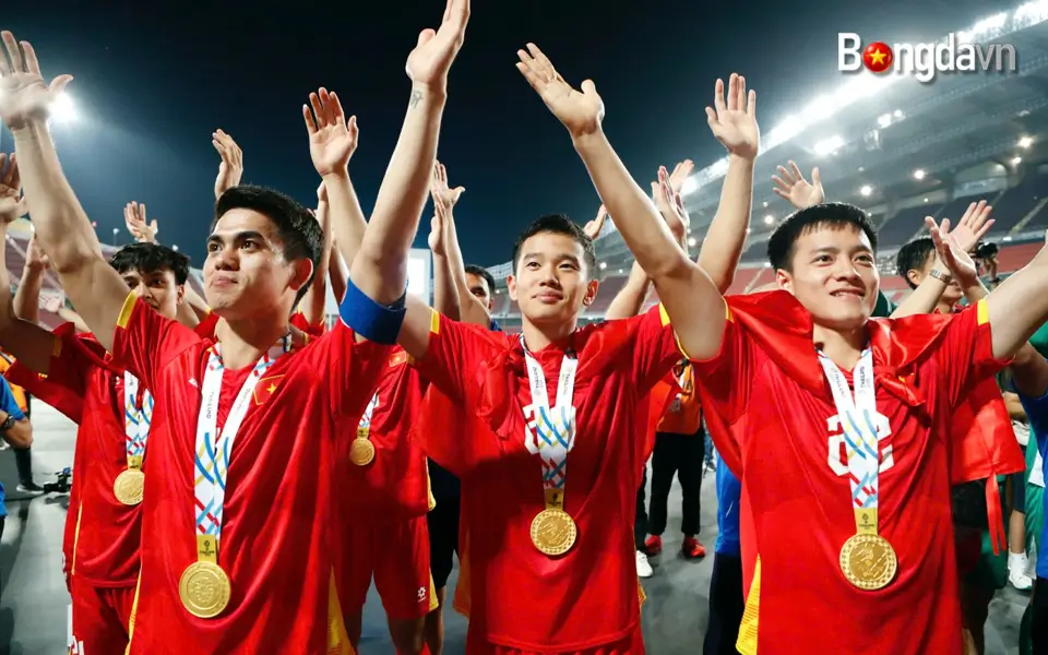 Màn lội ngược dòng đầy cảm xúc của U22 Việt Nam tại chung kết sea game 33