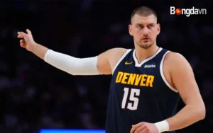 Nikola Jokic chấn thương đầu gối trái trong trận Nuggets - Miami