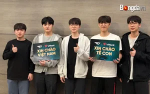 Nữ MC Mai Dora khoe dáng trên sân khấu sự kiện fanmeeting T1