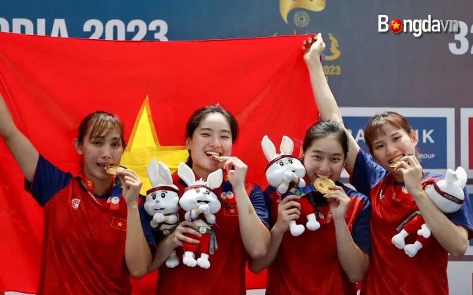 Sự thật việc cặp chị em Việt kiều bị loại khỏi đội hình 5x5 SEA Games 33 4 Thảo My và Thảo Vy cùng Huỳnh Thị Ngoan (trái) và Tiểu Duy (phải) giành HC vàng lịch sử cho bóng rổ Việt Nam ở nội dung 3x3 tại SEA Games 32 ở Campuchia năm 2023