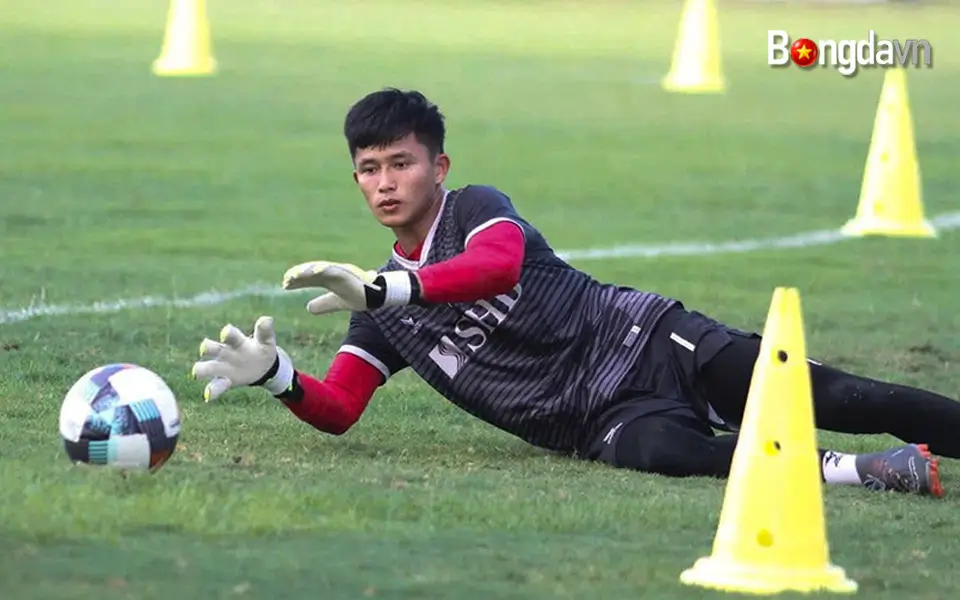 Thủ môn Phan Văn Biểu đang thi đấu cho SHB Đà Nẵng tại V.League