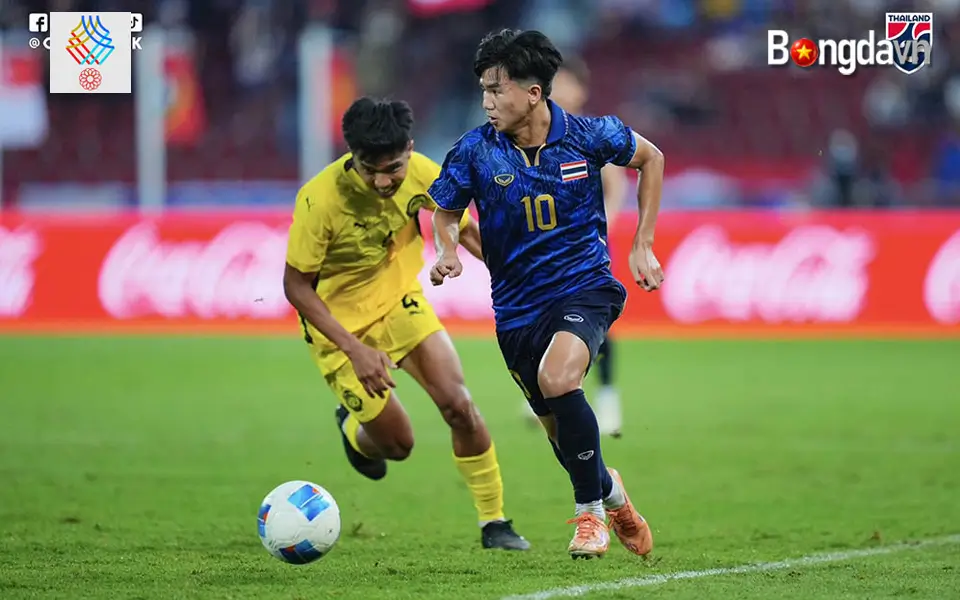 U22 Thái Lan (áo xanh) có lợi thế sân nhà trong trận chung kết SEA Games 33