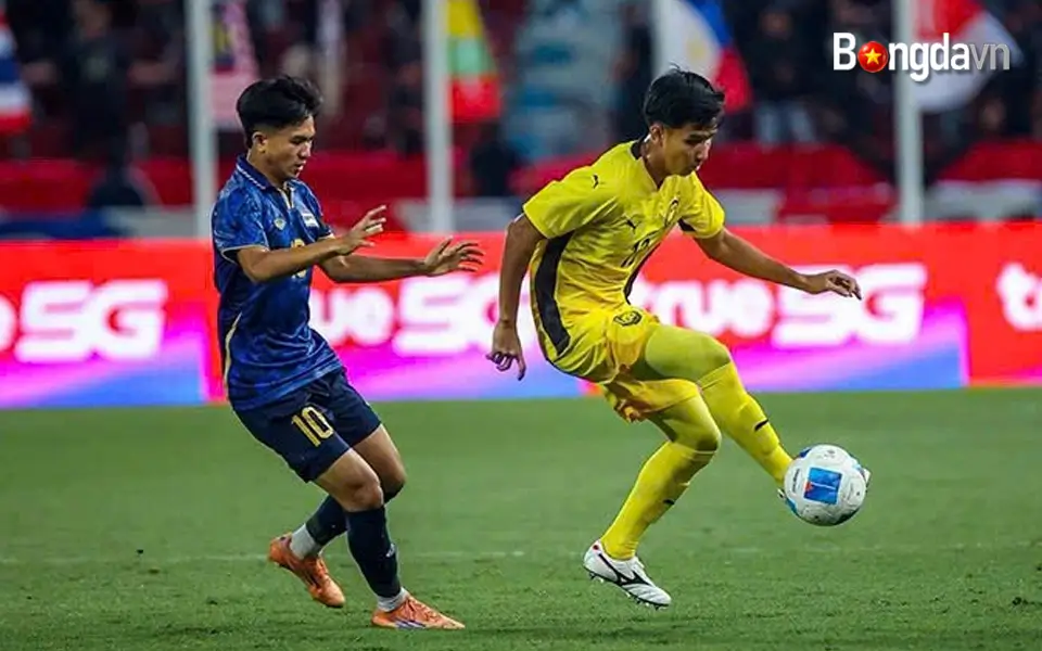 U22 Thái Lan hưởng lợi thế lớn khi thi đấu hơn người tại bán kết