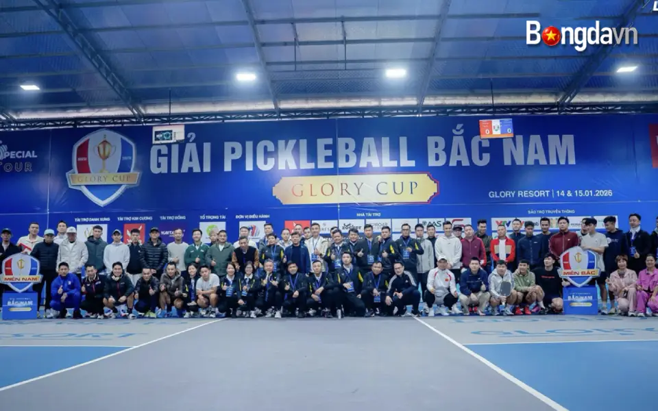 Giải Pickleball Bắc - Nam Glory Cup 2026: Đội miền Bắc đăng quang sau màn so tài nghẹt thở 2 Ban tổ chức chụp ảnh lưu niệm cùng thành viên hai đội tuyển miền Bắc và miền Nam