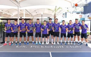 dàn cầu thủ Việt tranh thủ xả hơi cùng pickleball