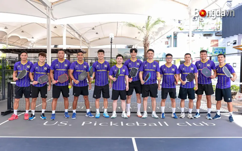 dàn cầu thủ Việt tranh thủ xả hơi cùng pickleball