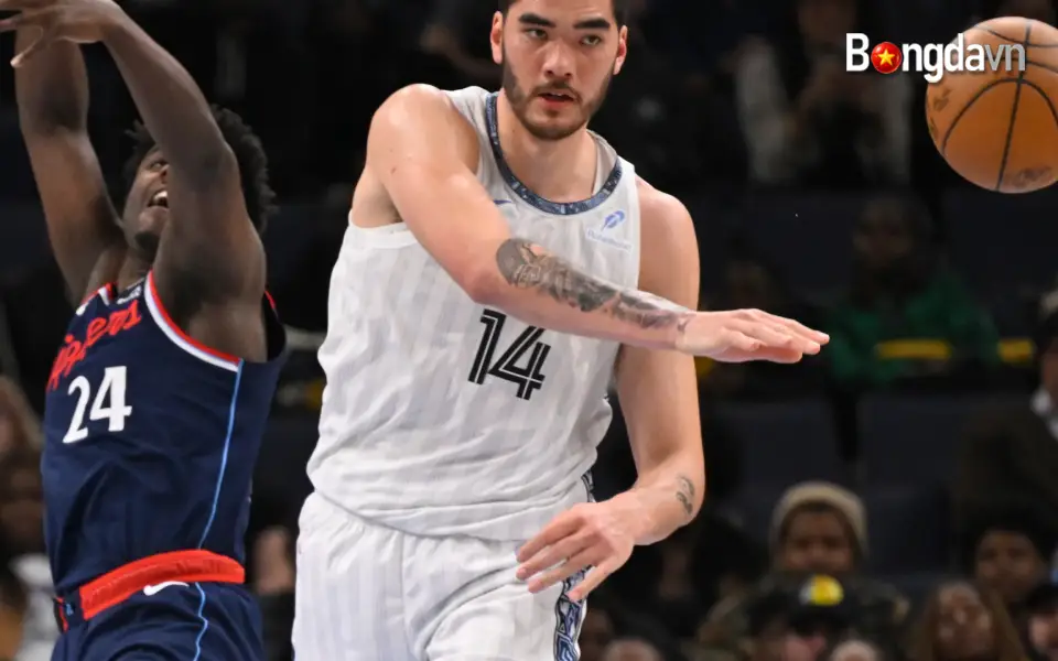 Grizzlies mất Zach Edey thêm 6 tuần do đau mắt cá chân 2 Edey (2m24) từng hai lần là Cầu thủ xuất sắc nhất quốc gia tại Purdue
