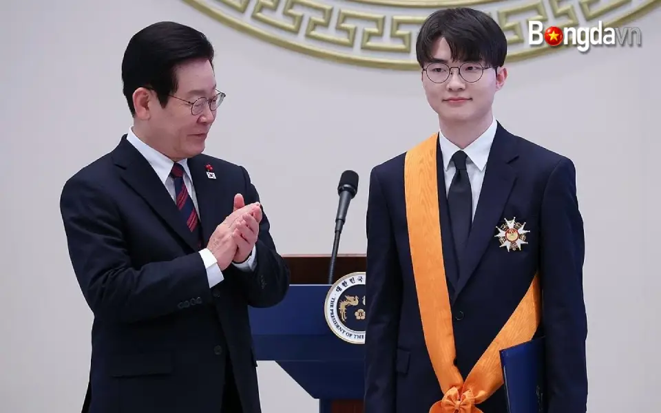 Loạt đãi ngộ dành cho Faker sau khi nhận Huân chương Công trạng 2 Huân chương này sẽ mang đến cho Faker một loạt đãi ngộ