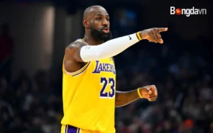 LeBron James không thể kìm lòng trước video tri ân của Cavaliers