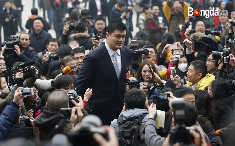 Yao Ming được truyền thông săn đón