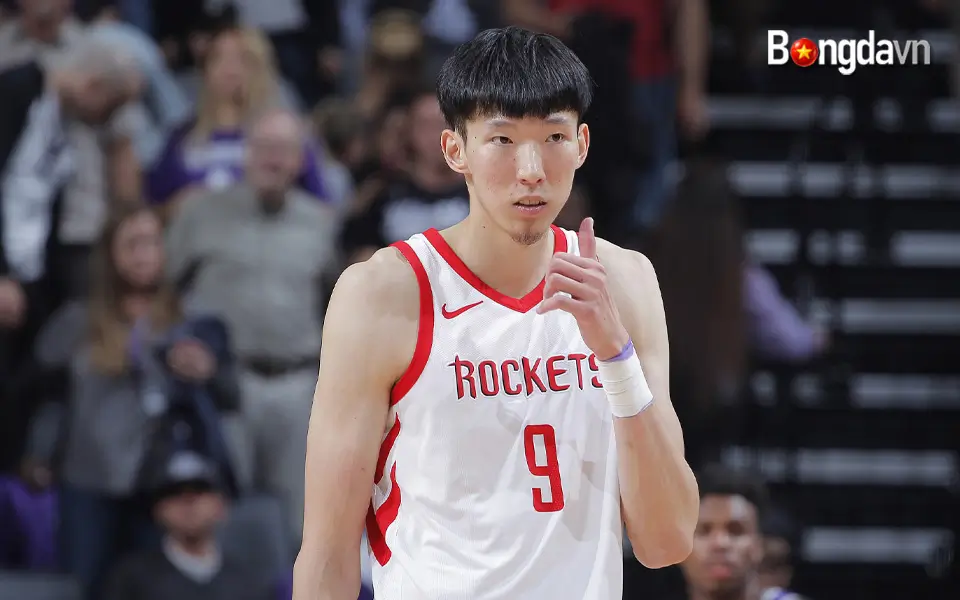 Zhou Qi Với chiều cao ấn tượng 2.16m