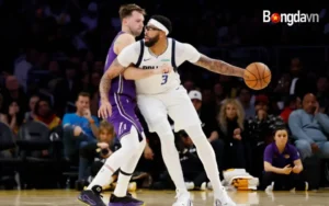 Anthony Davis (áo trắng) là một phần trong thương vụ trao đổi không tưởng - đưa Luka Doncic về Los Angeles Lakers