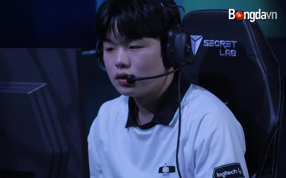 DK thua T1 theo cách vô cùng bạc nhược