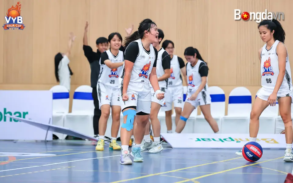 Đội nữ THPT Phan Đình Phùng bảo vệ thành công chức vô địch