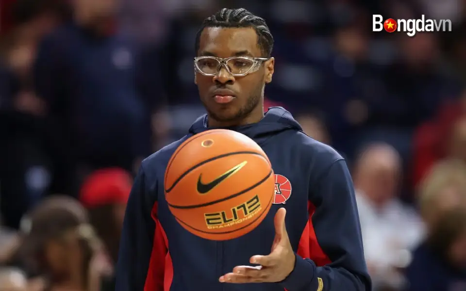 Quý tử nhà LeBron James bắt đầu sự nghiệp đại học từ ghế dự bị 2 Quý tử nhà LeBron lùi bước một nhịp tại Đại học Arizona