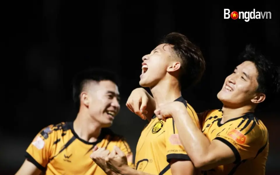 Thanh Hóa kịp trả lương cho cầu thủ sát Tết 2 Thanh Hóa cũng vừa nhận được sự ủng hộ tài chính lớn từ các CĐV để vượt qua giai đoạn khó khăn