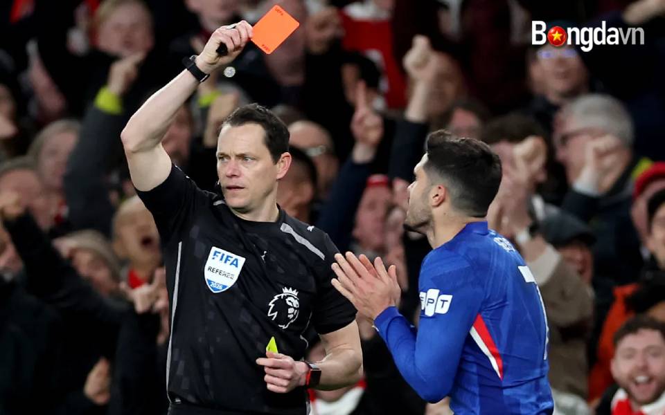 Pedro Neto redcard