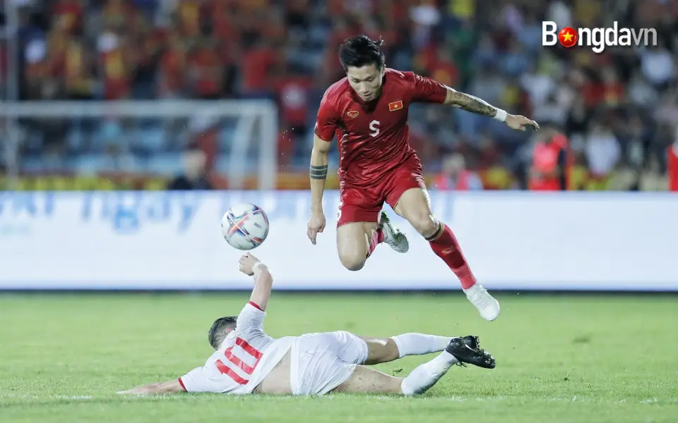 Đoàn Văn Hậu là rất đáng kỳ vọng, nhưng cũng cần... thong thả