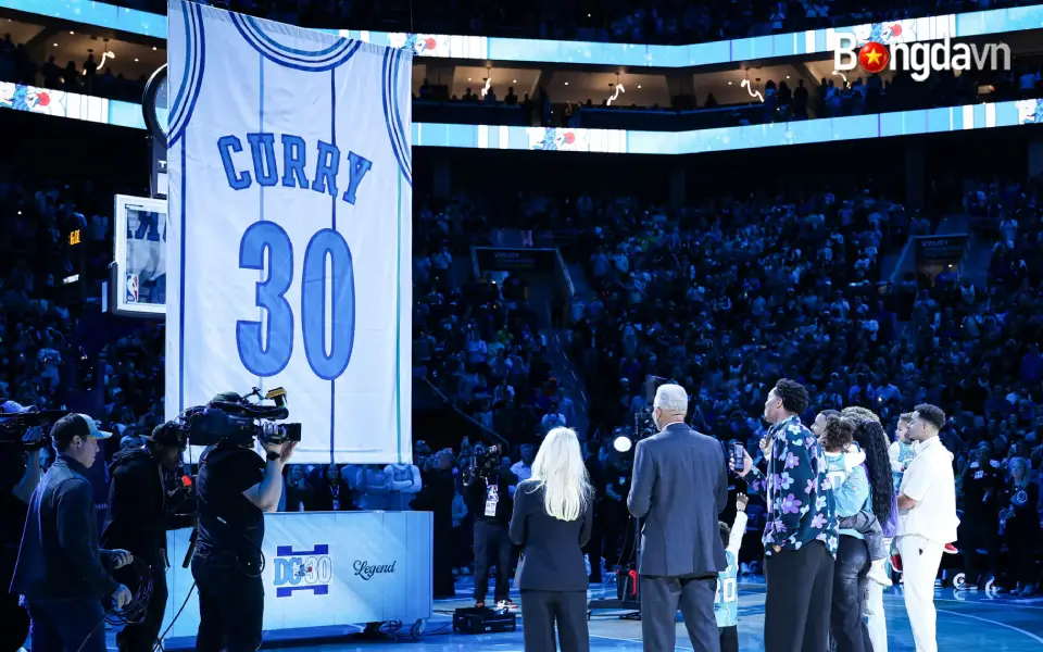Hornets Treo Áo Vĩnh Viễn Số 30 Tri Ân Huyền Thoại Dell Curry