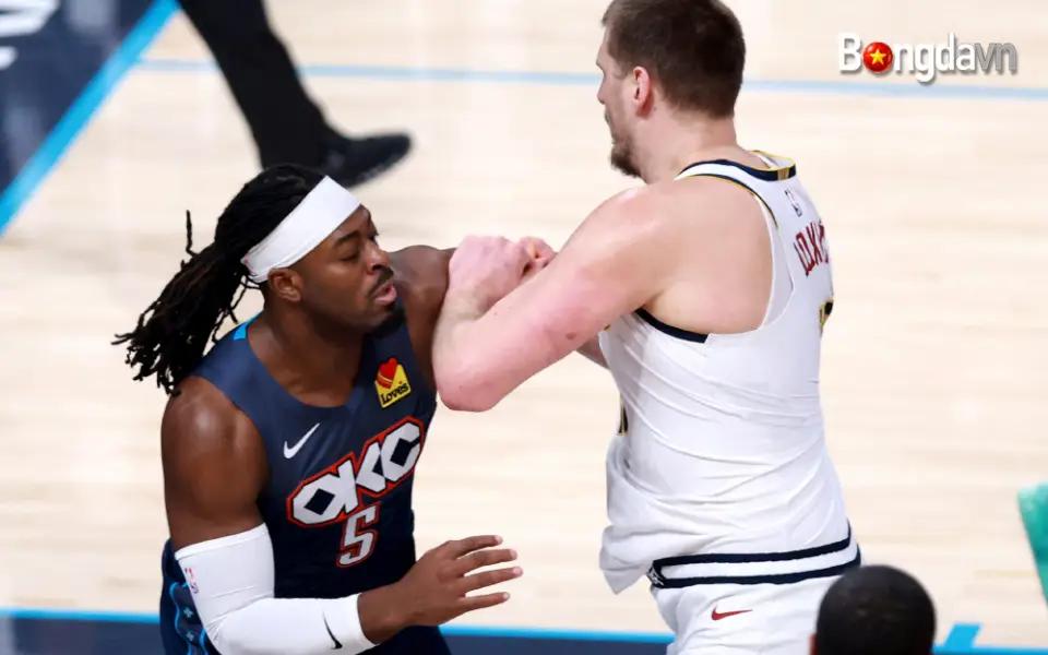 Lu Dort và Nikola Jokic đã có va chạm sau một tình huống chơi xấu của hậu vệ bên phía Oklahoma City Thunder, vụ việc diễn ra vào cuối tuần trước