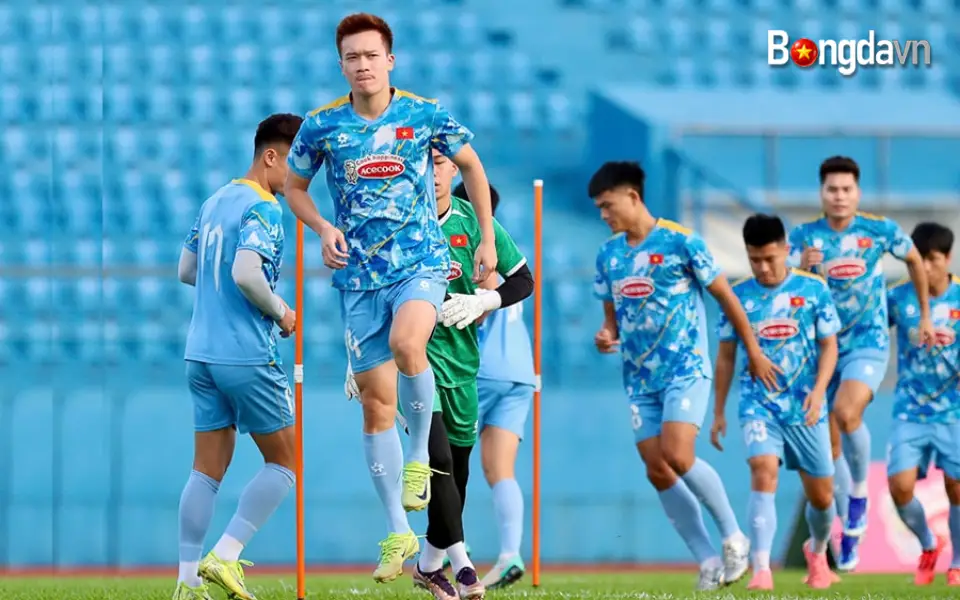 Một buổi luyện tập của đội tuyển bóng đá nam Việt Nam