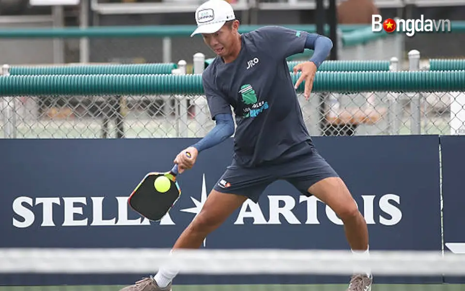 Điểm Danh 5 Thay Đổi Quan Trọng Trong Luật Pickleball 2026 2 Siết Chặt Kỹ Thuật Giao Bóng (Volley Serve)
