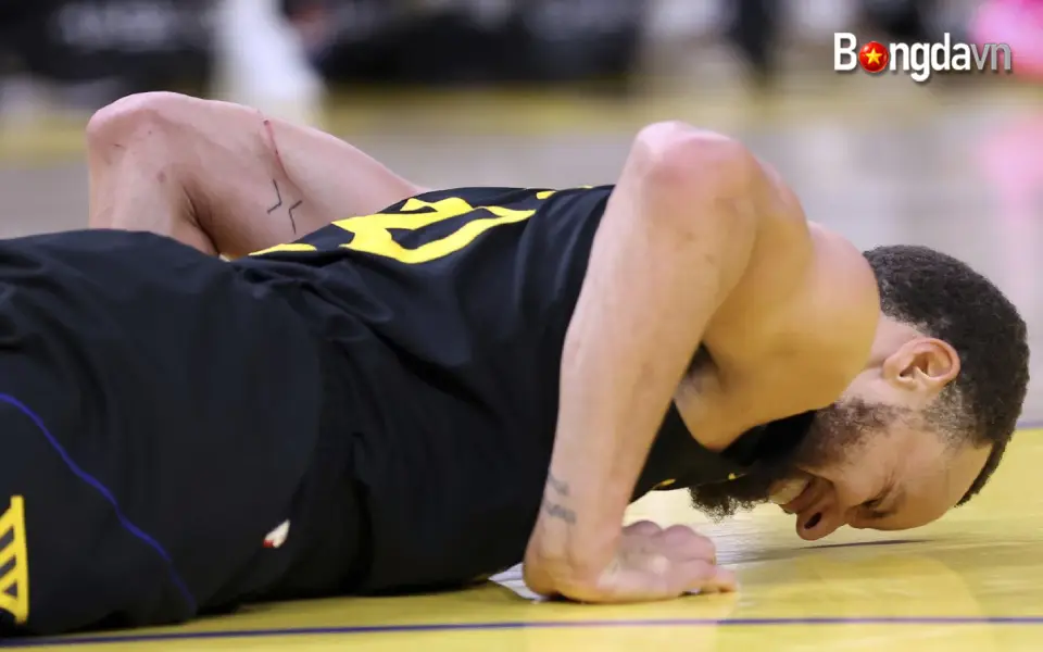 Stephen Curry (chấn thương đầu gối phải) sẽ có lịch tái khám khoảng một tuần nữa